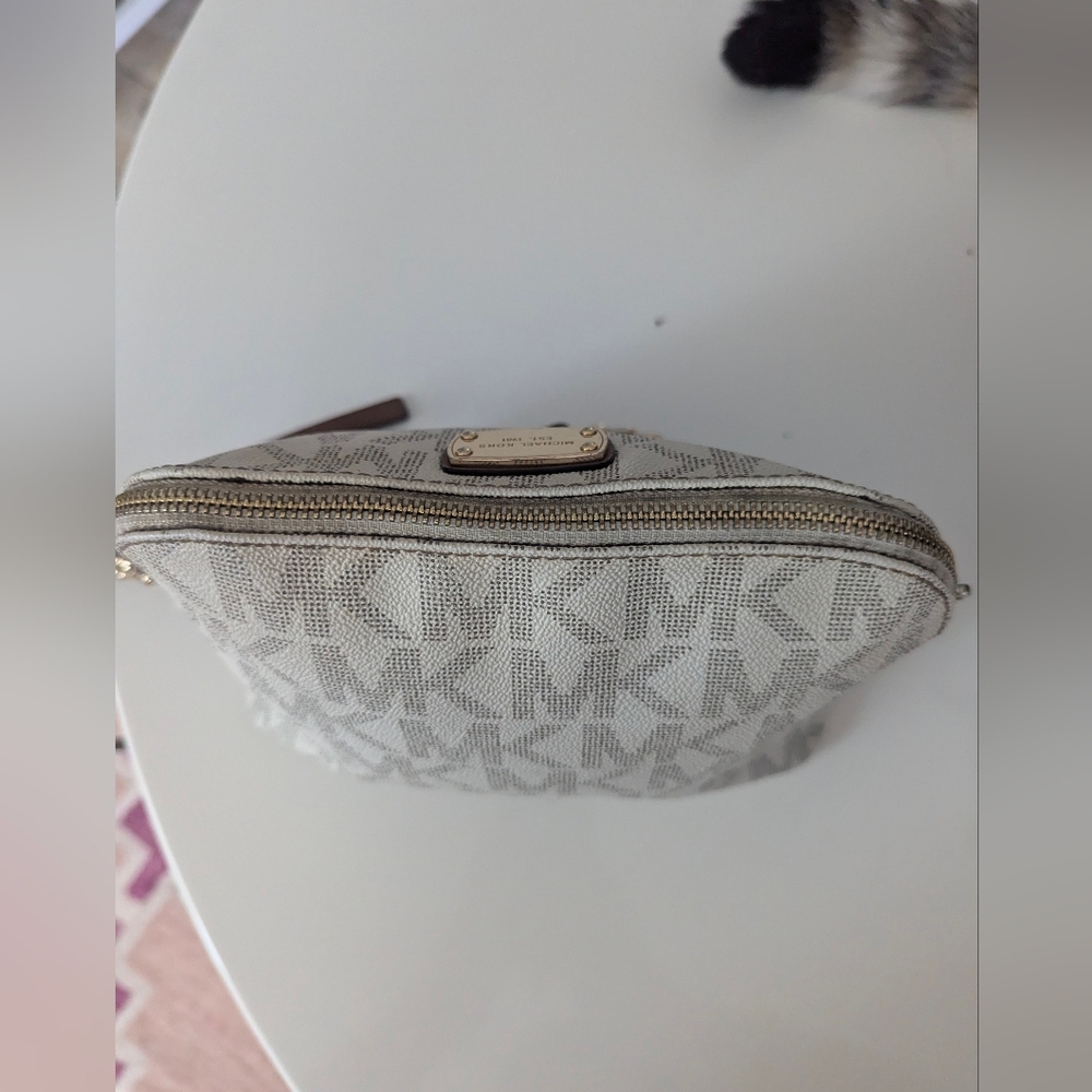 Michael Kors Crossbody Bag - Picture 11 of 16